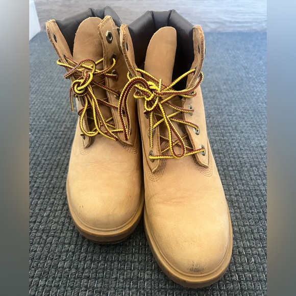 Timberlands Women's Kinsley 6-Inch Boot - Picture 4 of 7